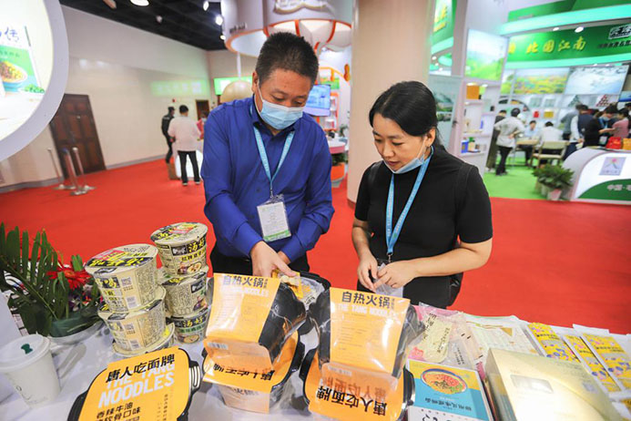 助力豫滬農(nóng)業(yè)深入合作，白象食品攜多款明星產(chǎn)品亮相上海